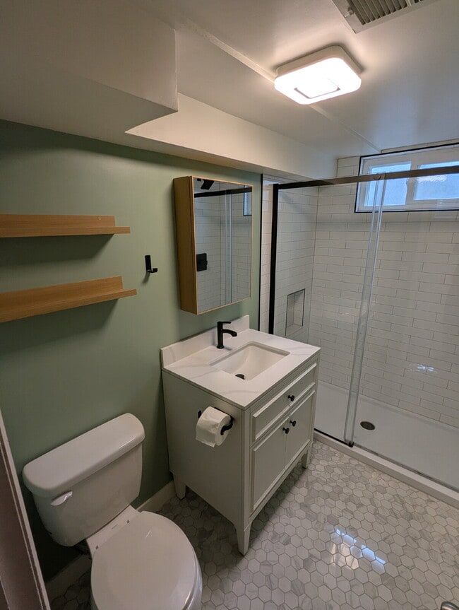 Building Photo - 7070 Beacon Way