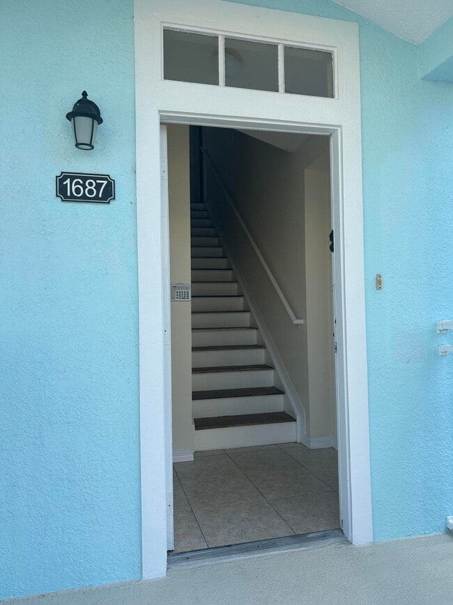 Building Photo - 1687 SE Pomeroy St