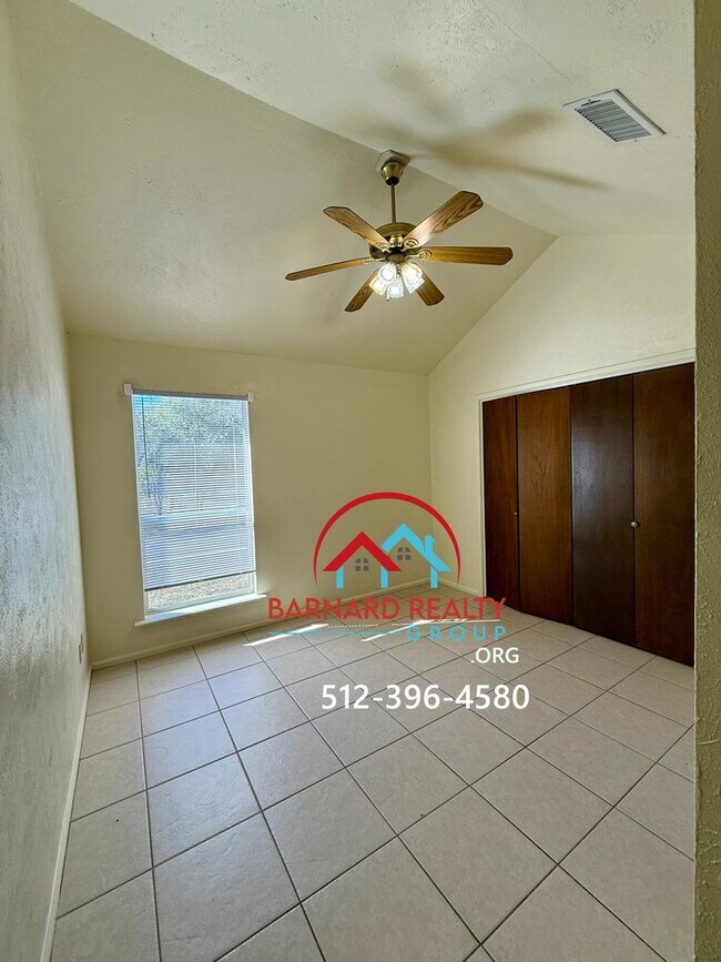 Building Photo - Available Now: 3 Bedroom, 2 Bath Stand Alone Home
