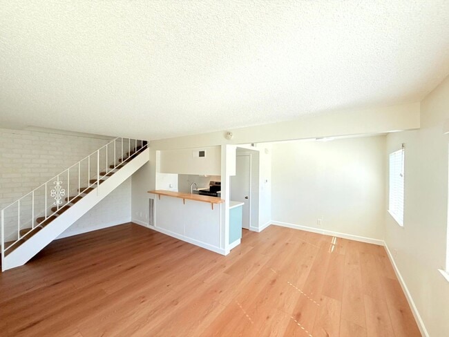 Building Photo - Fantastic Renovated 2 story - 2 bed + 1 ba...