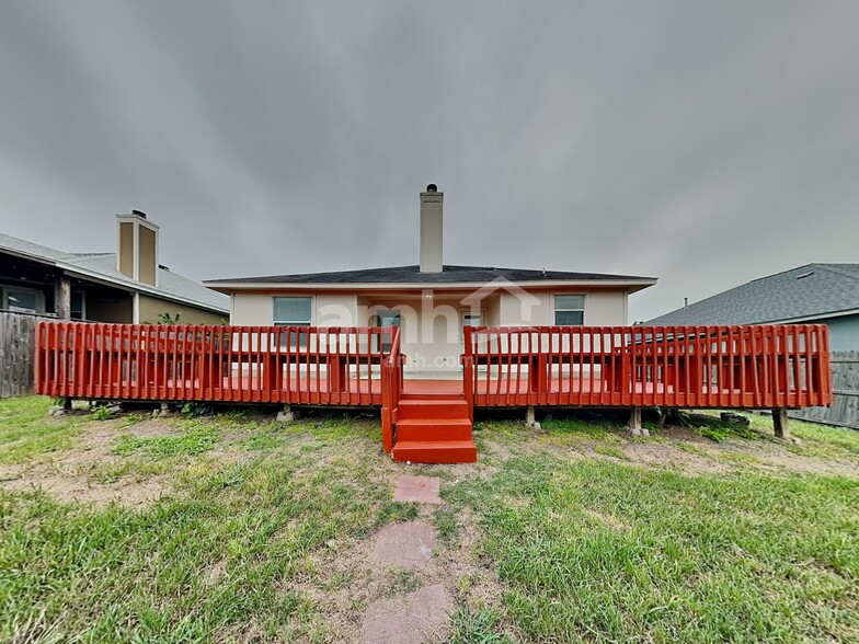 Building Photo - 136 Goddard