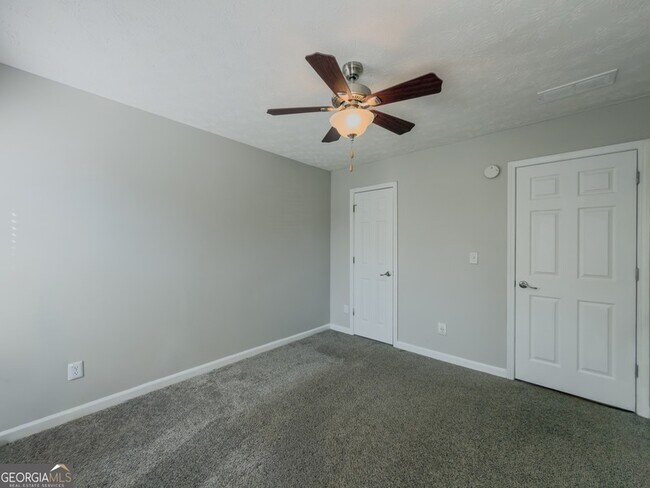 Building Photo - 593 Red Tip Ln