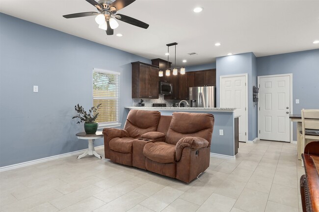 Building Photo - 2518 33rd Ave N