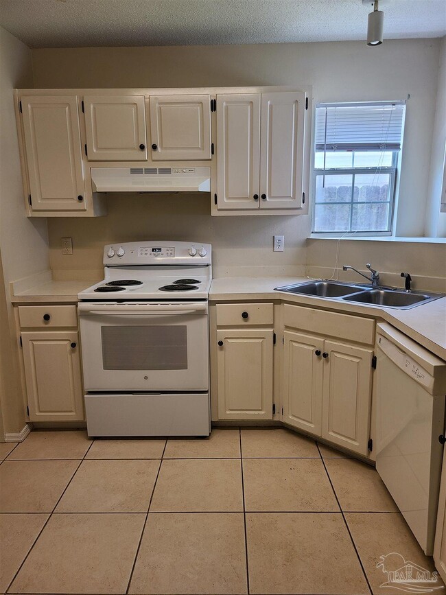 Building Photo - 137 Mirabelle Cir