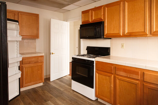 Kitchen - 327 N Sierra Bonita Ave