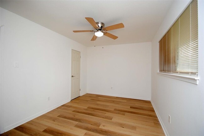 Building Photo - 2135 Bunzel St