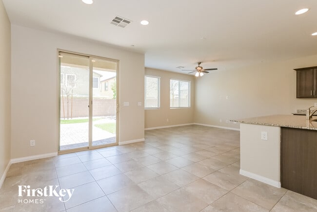 Building Photo - 2272 Sky Island Dr