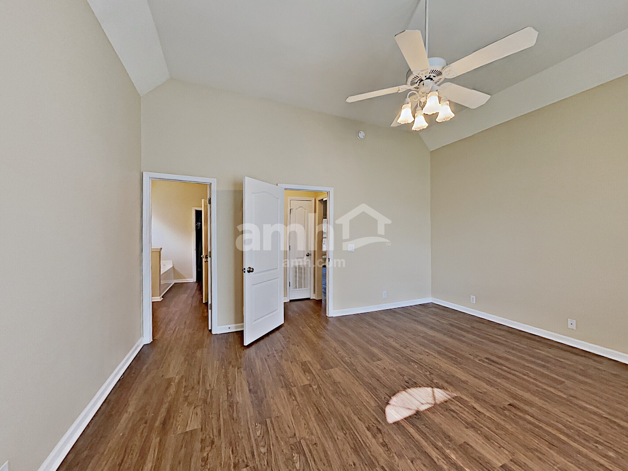 Building Photo - 4002 Greentree Ct