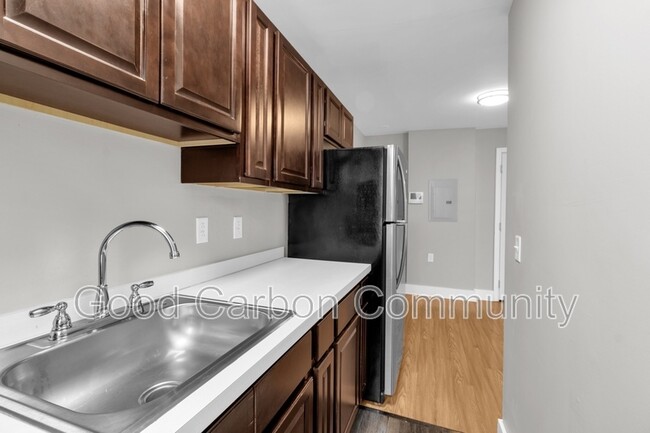 Building Photo - 1015 Amherst St