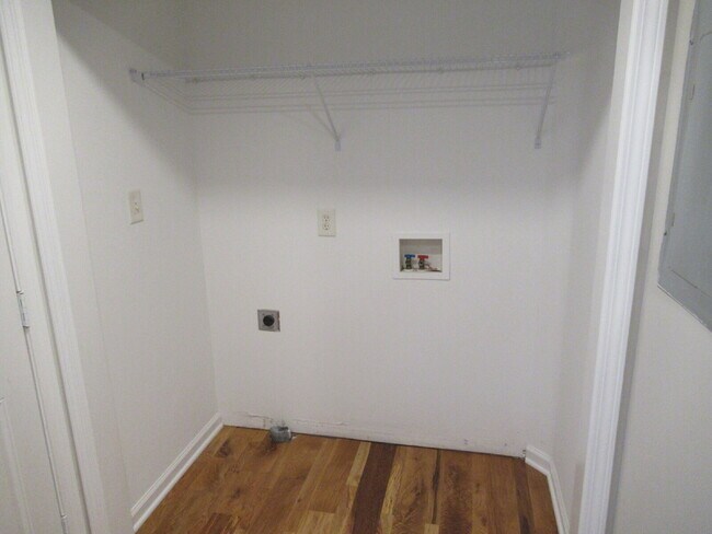 Building Photo - 800 Horseshoe Lake Rd