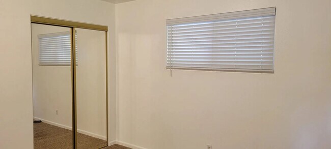 Building Photo - Amazing Country Home 4 bed, 2 bath with Ga...