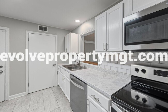 Building Photo - Charming Newly Renovated Home in East Memp...
