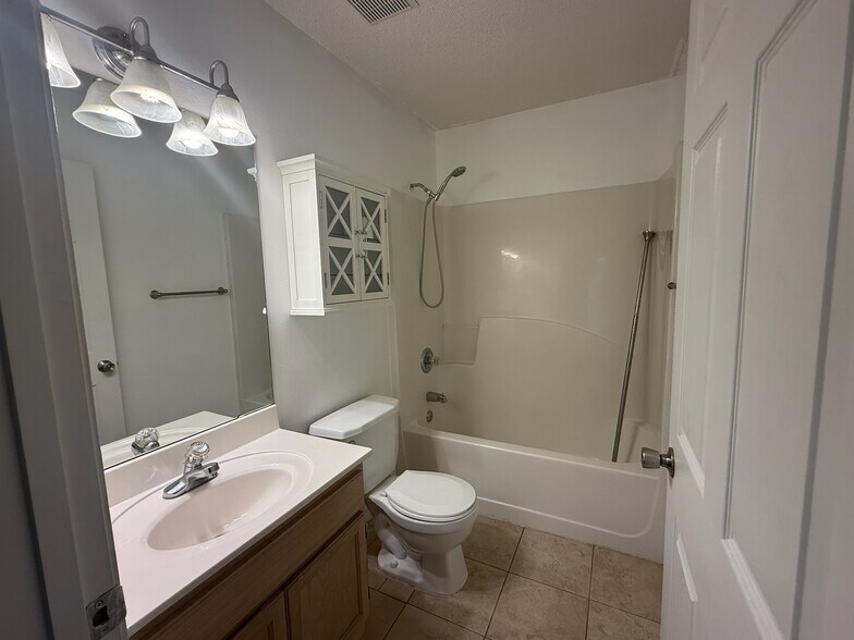 Building Photo - 329 Strawbridge Dr