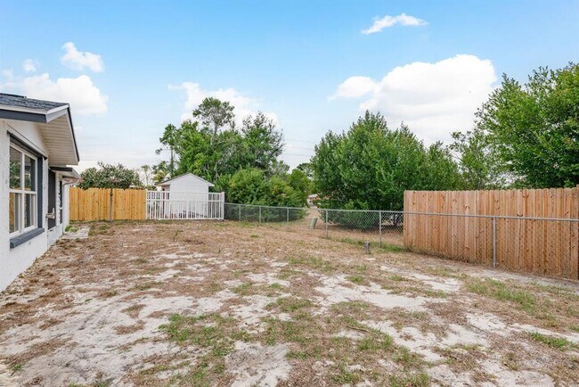 Building Photo - 10521 Oak Hill Dr