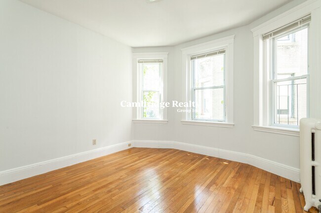 Building Photo - 49 Worthington St