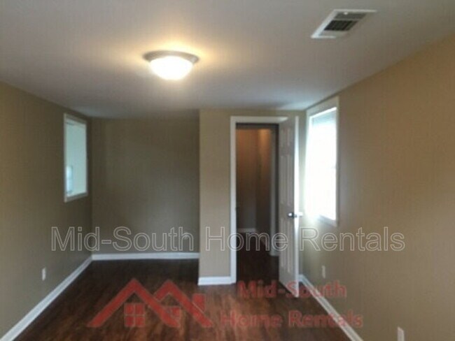 Building Photo - 4806 Violet Ave