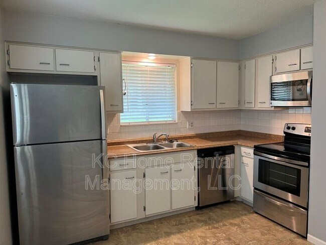 Building Photo - 9338 Bluejacket St