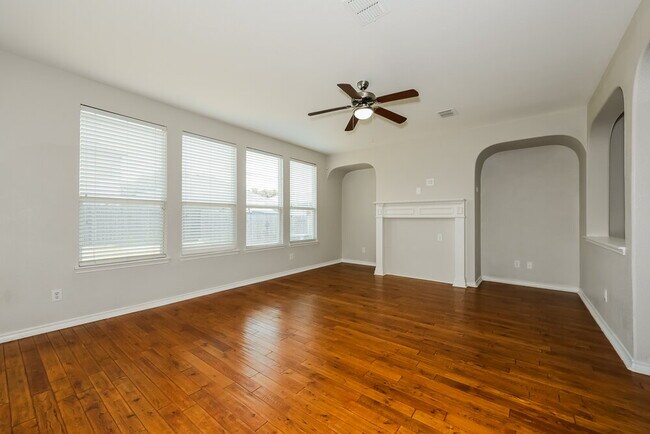 Building Photo - 824 Honey Dew Ln