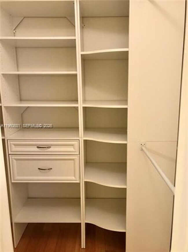 Building Photo - 300 Biscayne Blvd Way