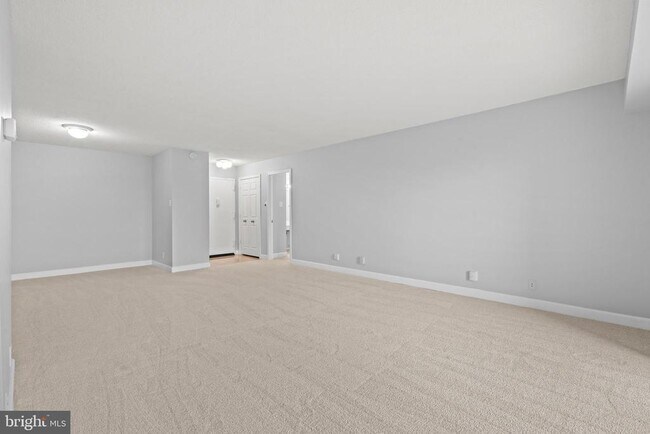 Building Photo - 307 Yoakum Pkwy