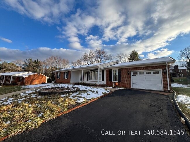 Building Photo - 136 Grimes St