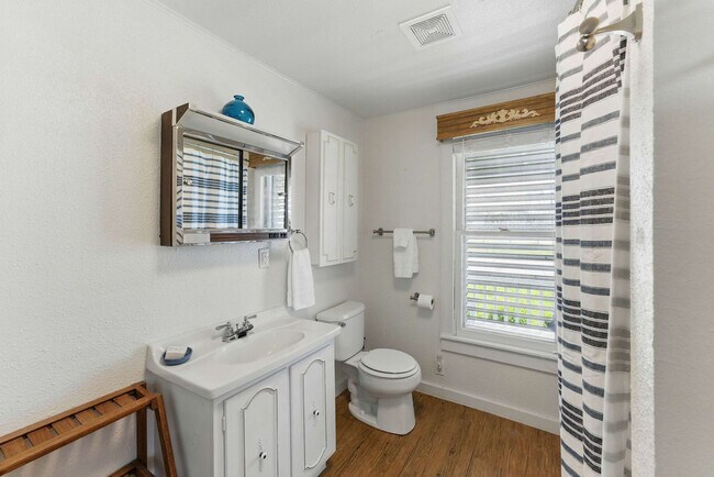 Building Photo - 175 Fredericksburg Rd