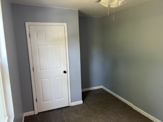 Building Photo - Charming 2 Bedroom Cottage Near King Mill ...