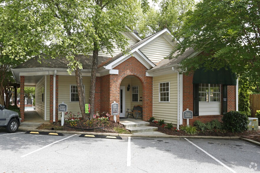 Lakeshore Crossing 100 Lakeshore Dr NE Atlanta GA 30324 Apartment Finder