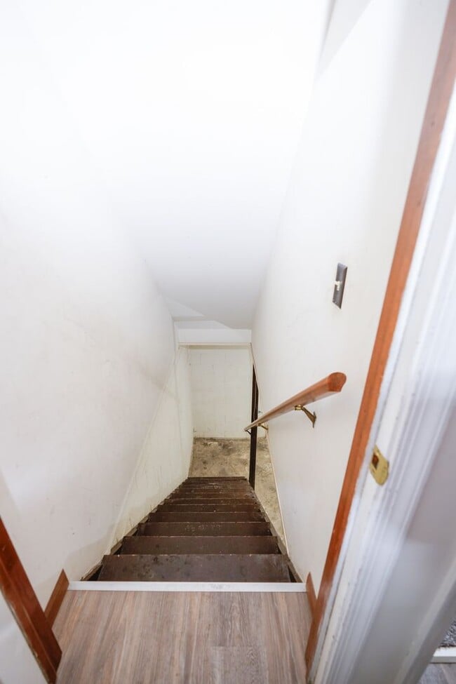 Building Photo - 1308 S Mt Joy St