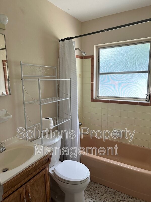 Building Photo - 409 4th Pl