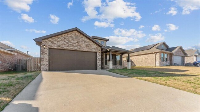 Primary Photo - 5903 NW Hoover St