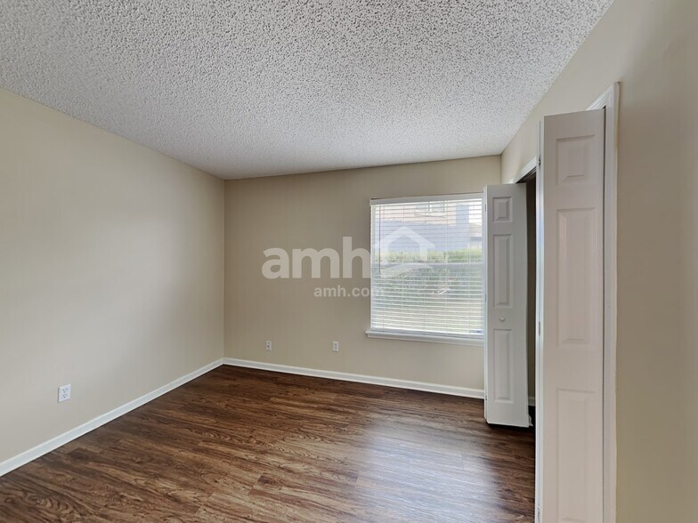 Building Photo - 3353 Chapel Ct