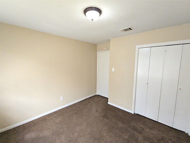 Building Photo - 4718 Reynaldo Dr