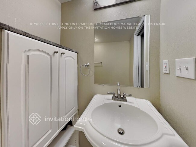 Building Photo - 4981 N Silverlace Dr