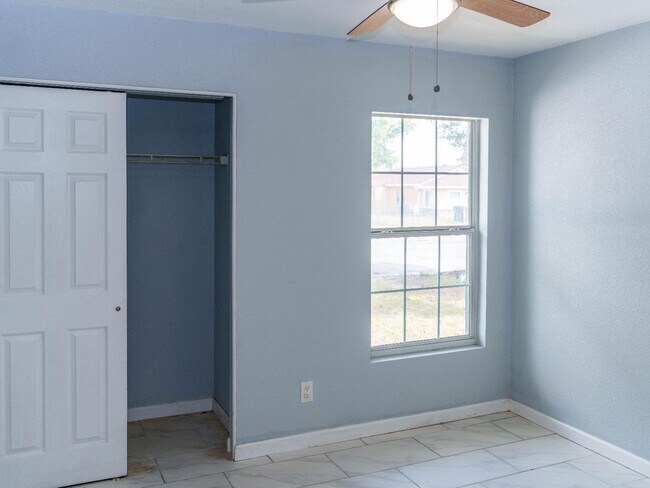 Building Photo - 133 W Park Ave