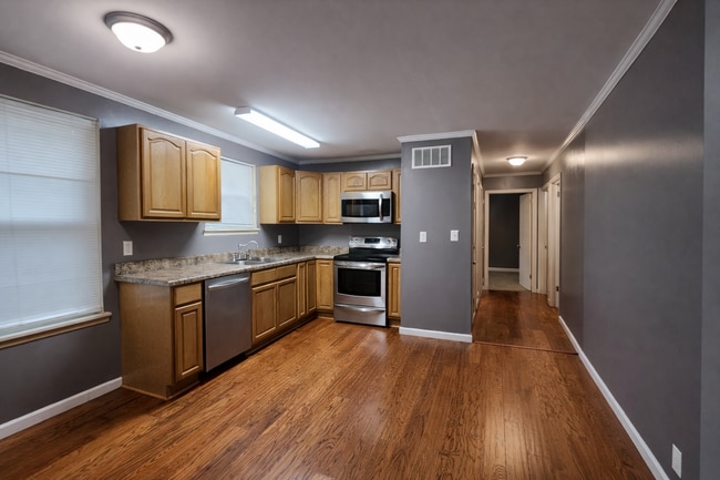 Building Photo - $1325.00 3 Bedroom 1 Bath Ranch Home