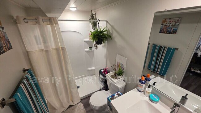 Building Photo - 3947 E Calvary Rd