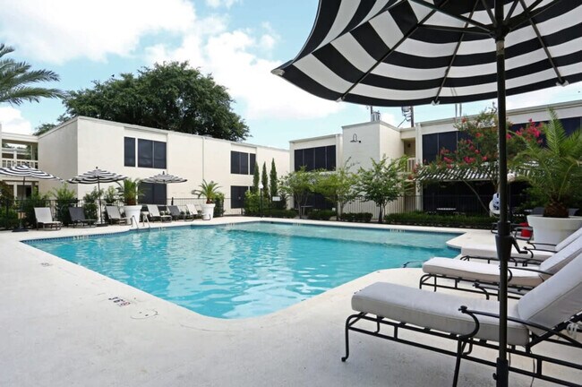 Building Photo - 5106 N Lamar Blvd