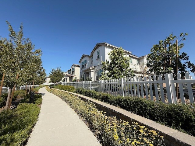 Building Photo - 255 Lawson Ave