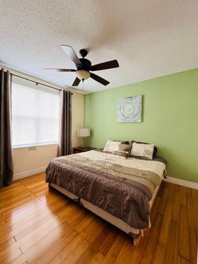 Building Photo - 2100 Greenview Shores Blvd