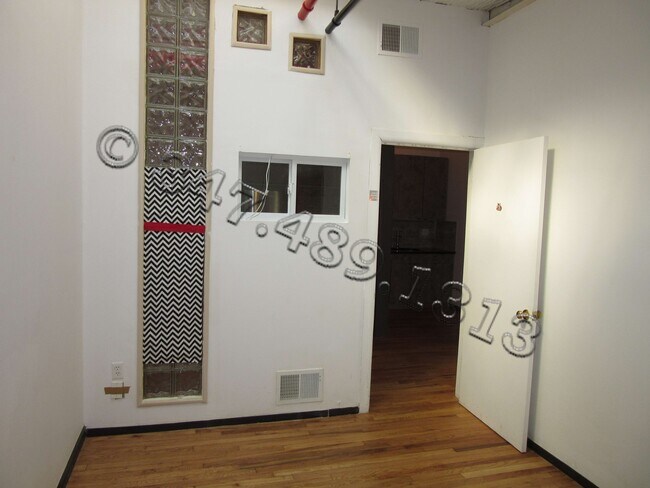 Building Photo - 132 N 5th St