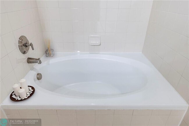 Building Photo - 450 NE 5th St