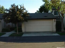 Building Photo - 1102 Cedar Creek Dr