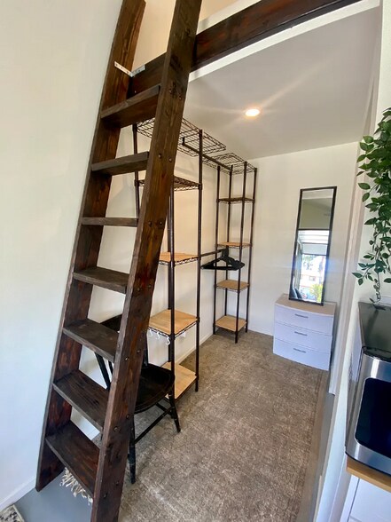 Building Photo - 71 Comstock Dr