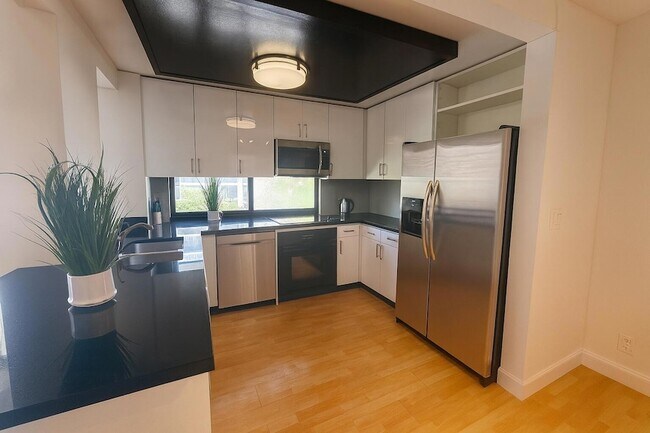 Building Photo - 16909 N Bay Rd