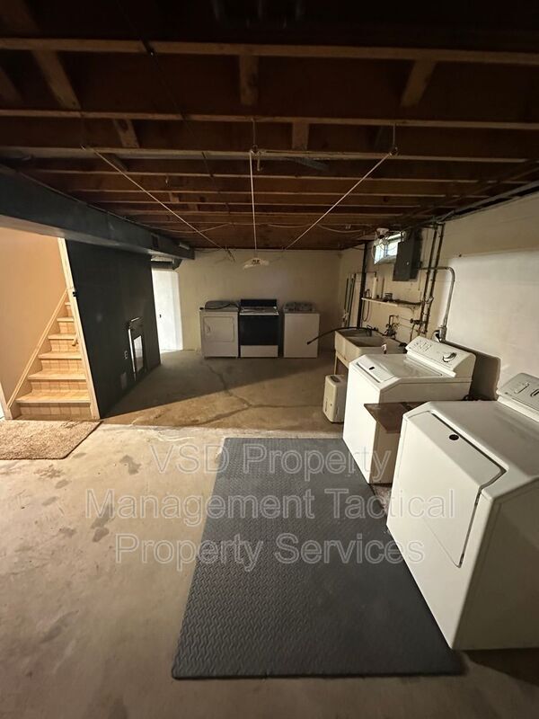 Building Photo - 6188 Cabrini Ln