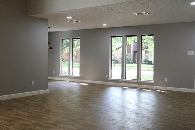 Building Photo - 21330 Park Tree Ln