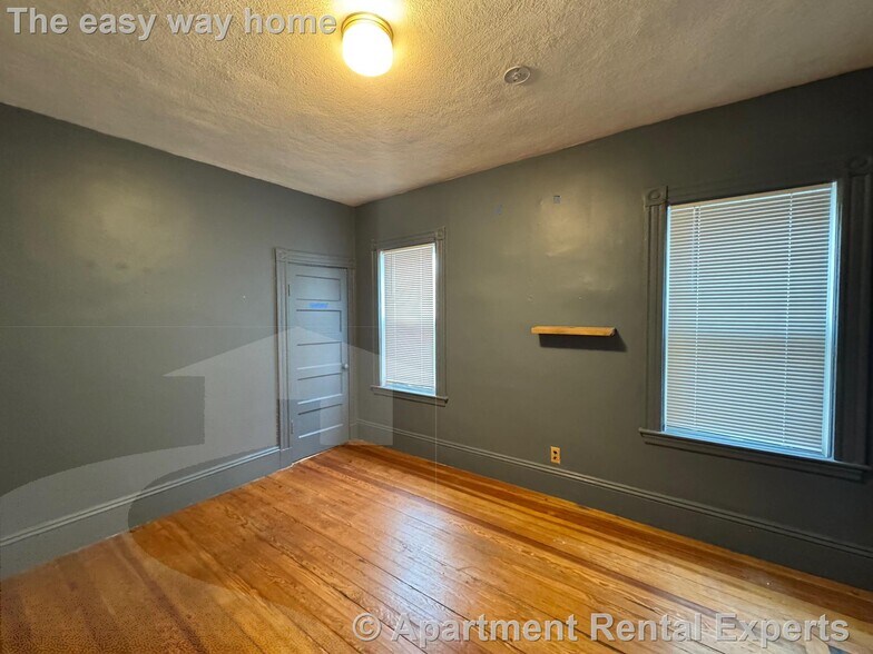 Building Photo - 22 Spencer Ave