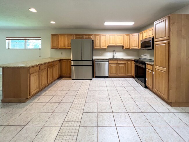 Building Photo - 4BR/3BA with Detached Garage Conversion Av...