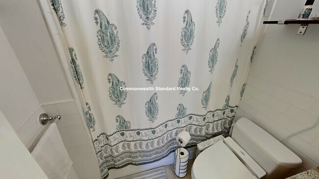 Building Photo - 27 Glenville Ave